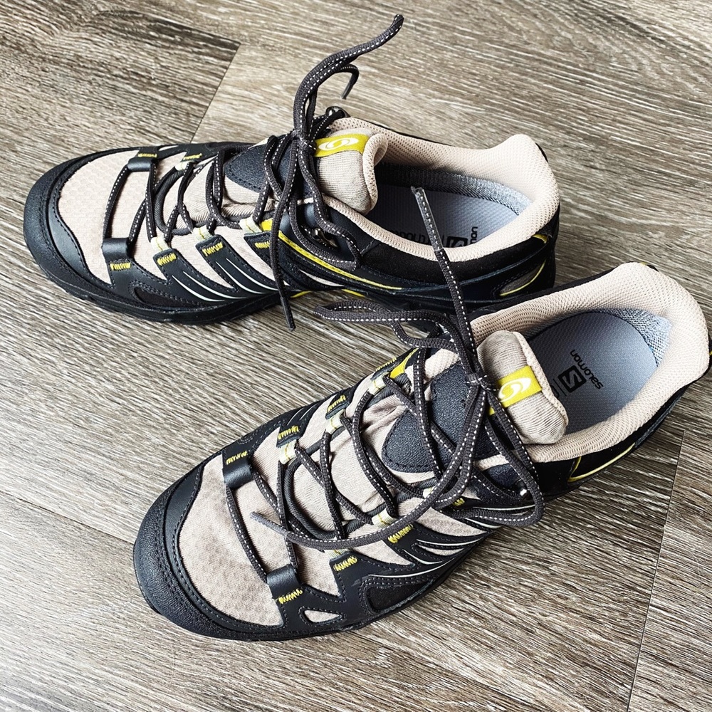 Women’s Saloman Gore-Tex Hiking Boots 🥾